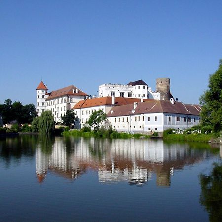 Penzion Kapitan Йиндржихув-Градец Экстерьер фото